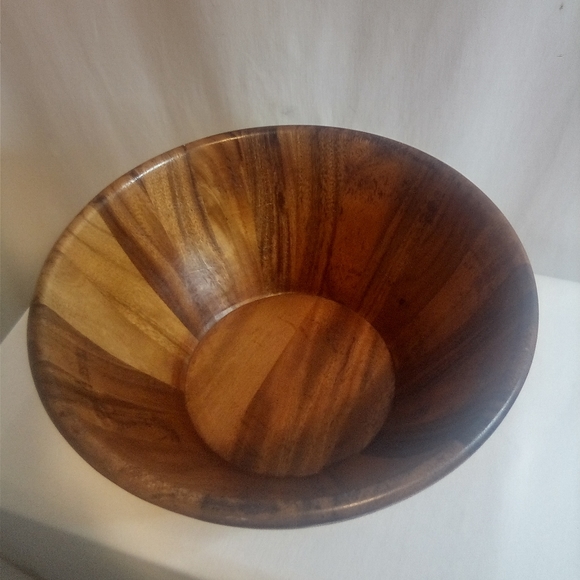 Large Wooden Bowl by Authentic Kitchen 12in diameter Beautiful Grain Lines